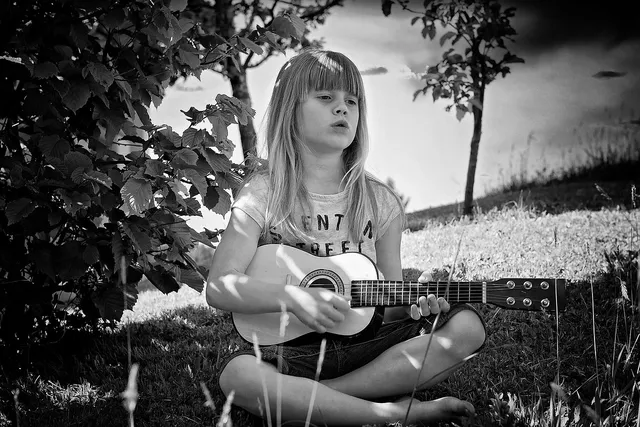 29 Inch ST Kid Guitar